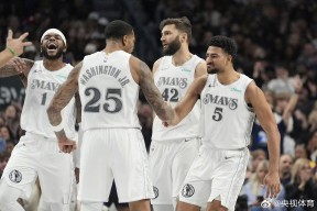 独行侠NBA战胜菲尼克斯太阳东契奇后撤步三分(nba独行侠队东契奇)