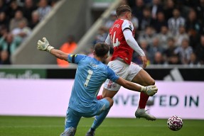 阿森纳英超击败埃弗顿厄德高远射破门的简单介绍