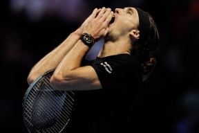 九游游戏中心_兹维列夫发球表现稳定取胜