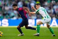 九游娱乐平台_巴萨读秒反超塞维利亚，西甲格局生变(西甲第8轮巴萨vs塞维利亚)