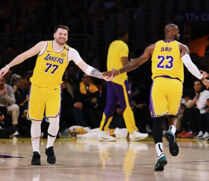 独行侠NBA击败犹他爵士东契奇三双表现(独行侠nba击败犹他爵士东契奇三双表现怎么样)