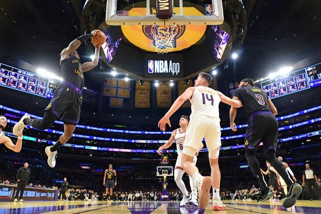 防守强度全面在线，空间压缩明显的简单介绍